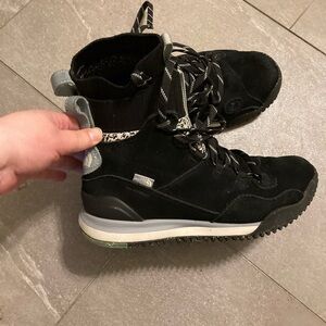 The north face back to Berkeley boots 8.5